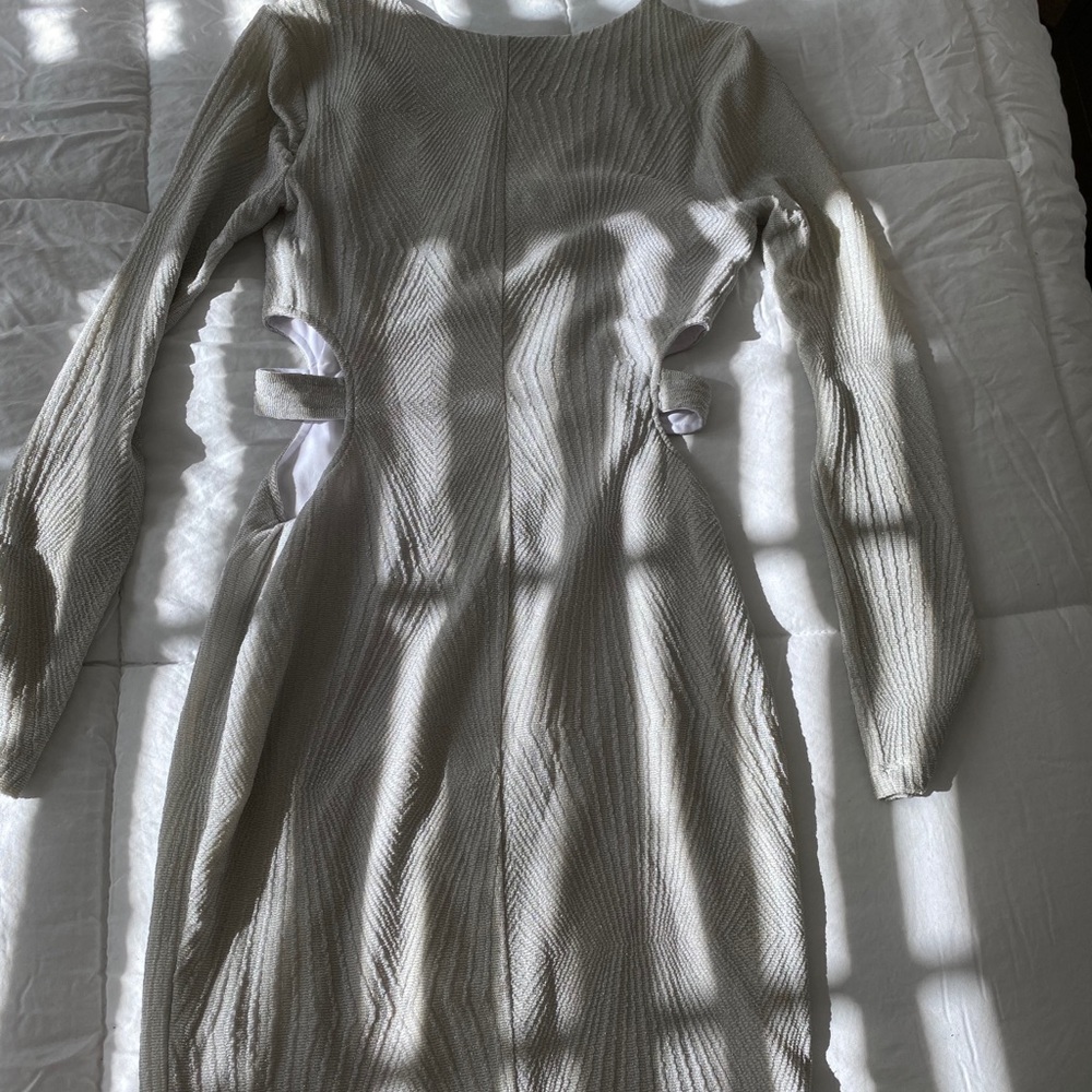 WHITE CUTOUT DRESS - Picture 3 of 6